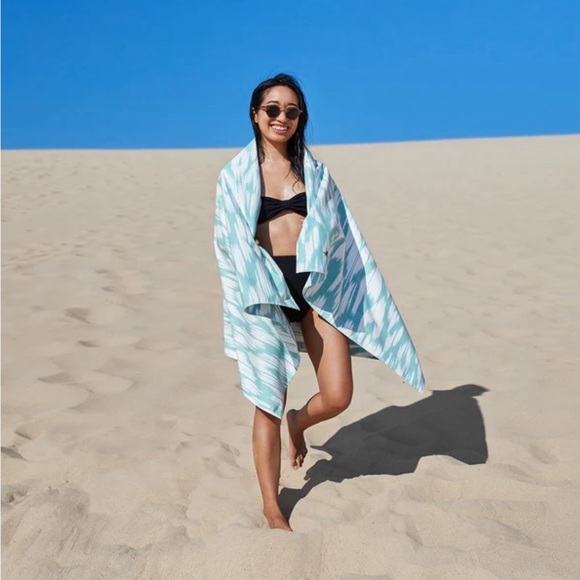 quick dry “Soft Seafoam” ikat print towel-sz large-NWT-100% recycled materials - Picture 8 of 16